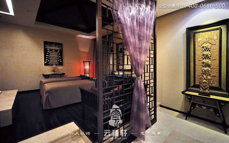 進(jìn)入會所包間，整個空間的裝修瞬間讓人穿越回到了古代的感覺，天然的花草熏香